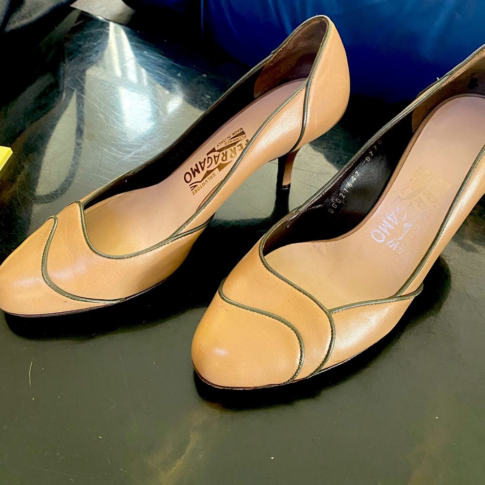 Ferragamo cream leather vintage heels